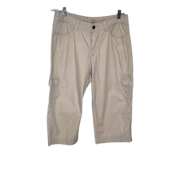 Riders by Lee Women's Brianna Cargo Capri Pants Size 10.  Tan color 18.5 inseam - Picture 1 of 7